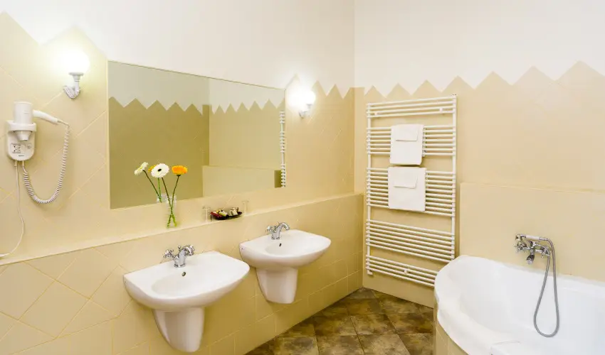 Krolyi Kastly Hotel & Restaurant  Fehrvrcsurg - Pnksd - specilis elrefizetssel