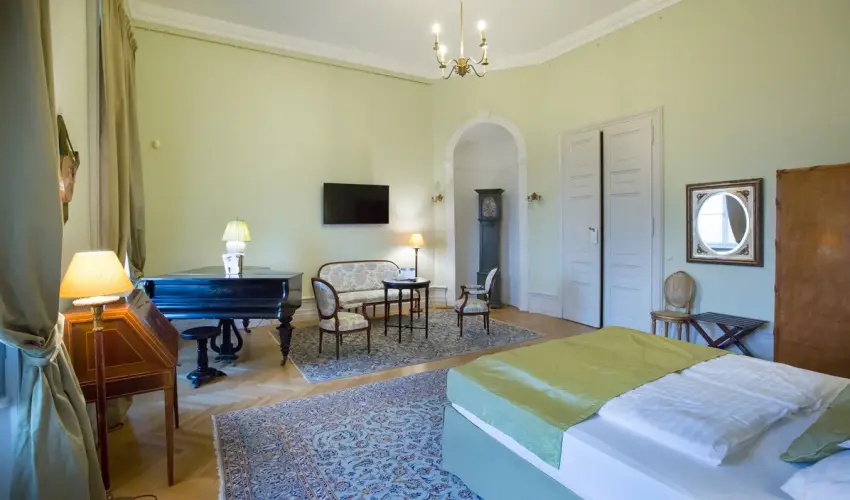 Krolyi Kastly Hotel & Restaurant  Fehrvrcsurg - Pnksd - specilis elrefizetssel