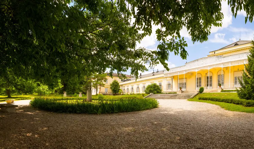 Krolyi Kastly Hotel & Restaurant  Fehrvrcsurg - Pnksd - specilis elrefizetssel