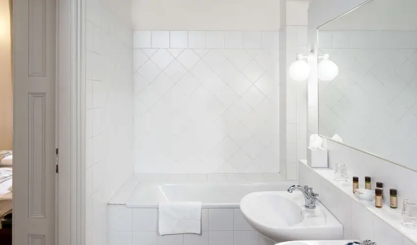 Krolyi Kastly Hotel & Restaurant  Fehrvrcsurg - Pnksd - specilis elrefizetssel