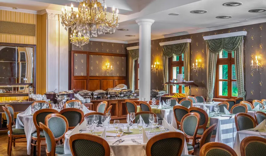 Kastlyhotel Sasvr Pardsasvr - Pnksd (min. 3 j)