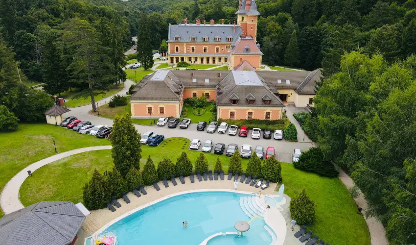 Kastlyhotel Sasvr Pardsasvr - Pnksd (min. 3 j)