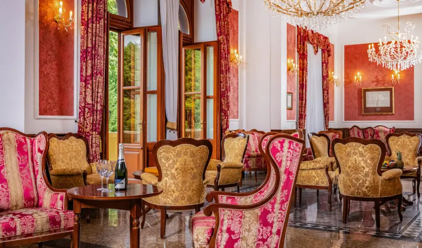 Kastlyhotel Sasvr Pardsasvr - Pnksd (min. 3 j)