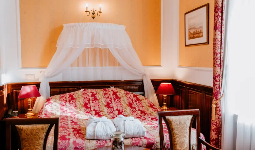 Kastlyhotel Sasvr Pardsasvr - Pnksd (min. 3 j)