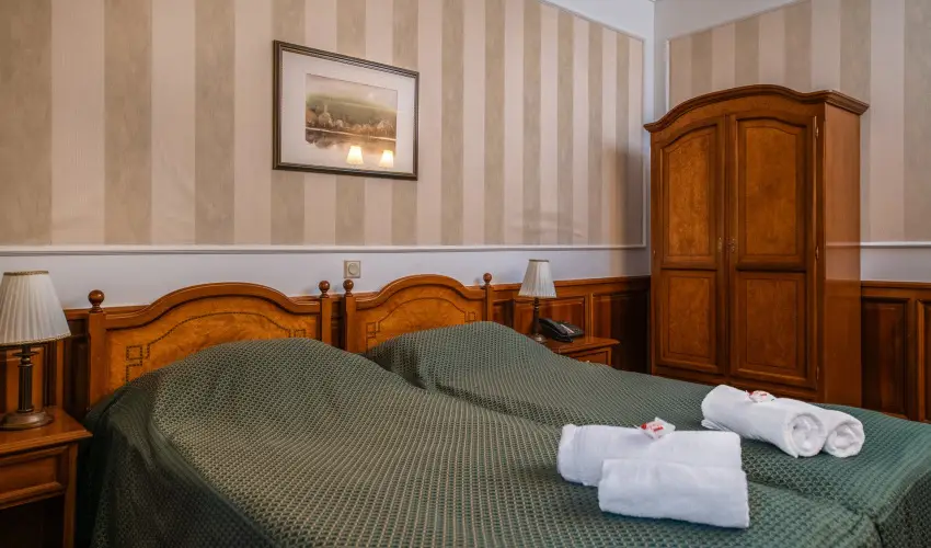 Kastlyhotel Sasvr Pardsasvr - Pnksd (min. 3 j)