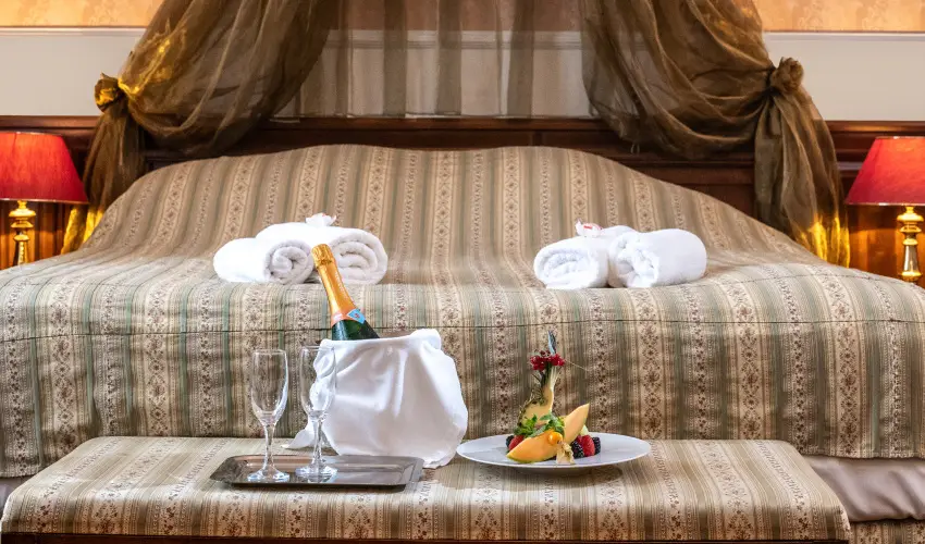 Kastlyhotel Sasvr Pardsasvr - Pnksd (min. 3 j)