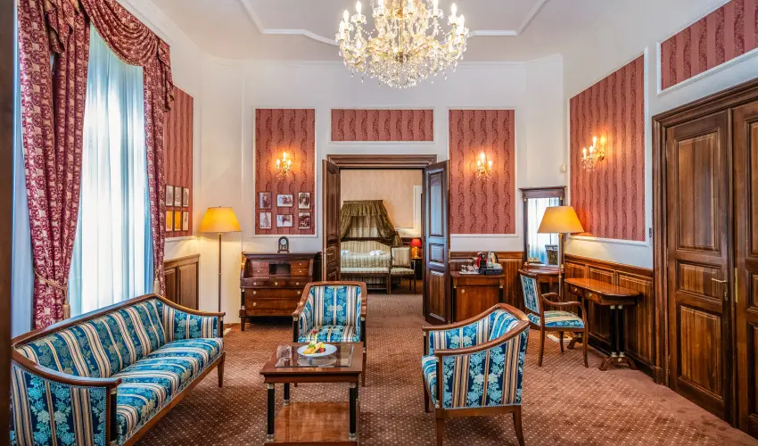 Kastlyhotel Sasvr Pardsasvr - Pnksd (min. 3 j)