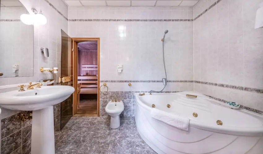 Kastlyhotel Sasvr Pardsasvr - Pnksd (min. 3 j)