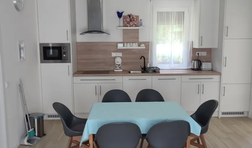 Kat�ng Vend�gh�z Tardos - P�nk�sd