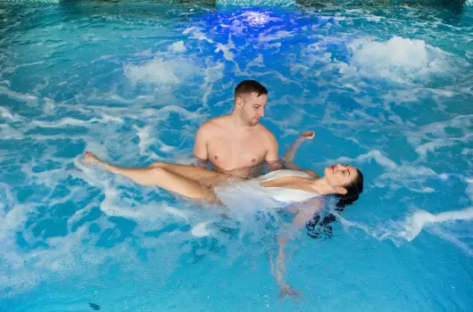 K�t Korona Konferencia & Wellness Hotel - P�nk�sdi hossz� h�tv�ge a Balatonon (min. 3 �j)