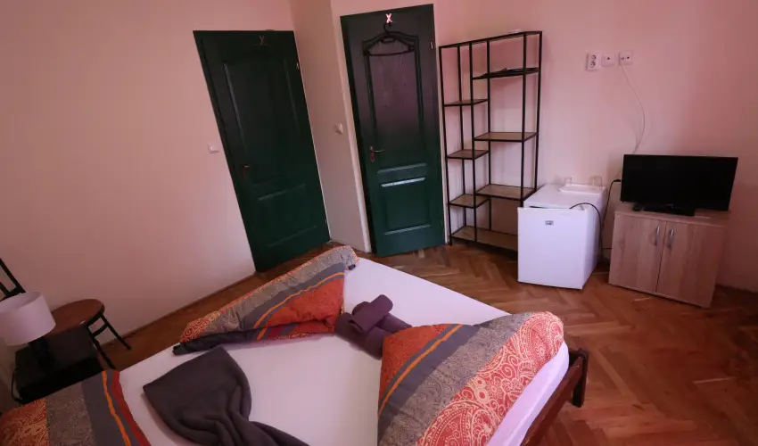 K�bor Macska Fogad� K�szeg - P�nk�sd
