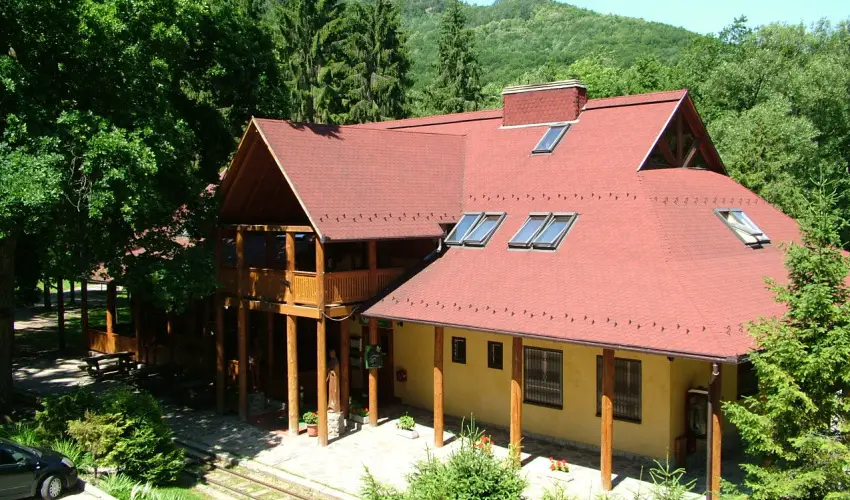 Kkapu Vadszkastly s Hotel & Apartments Nagyhuta - Pnksd (min. 2 j)