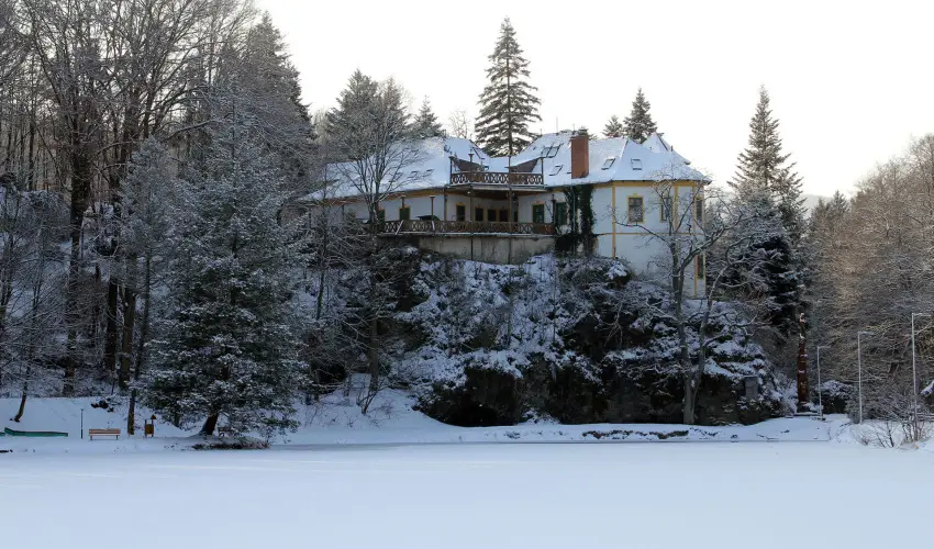 Kkapu Vadszkastly s Hotel & Apartments Nagyhuta - Pnksd (min. 2 j)