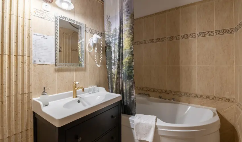 Kkapu Vadszkastly s Hotel & Apartments Nagyhuta - Pnksd (min. 2 j)