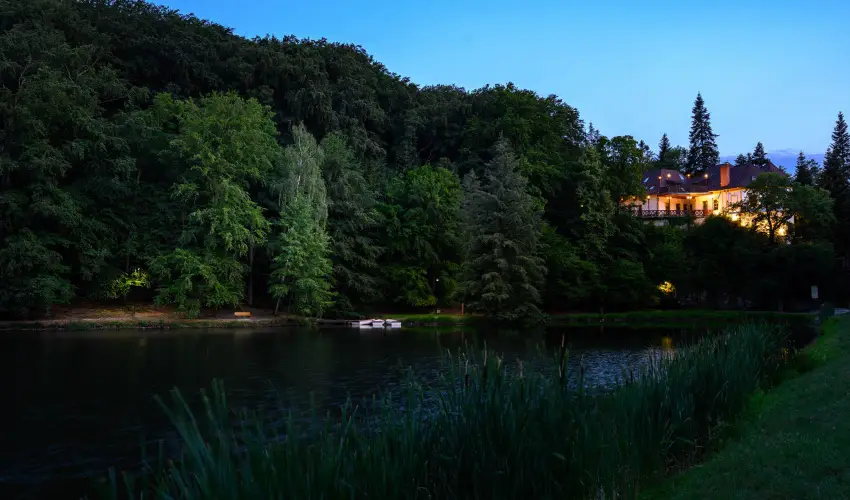 Kkapu Vadszkastly s Hotel & Apartments Nagyhuta - Pnksd (min. 2 j)