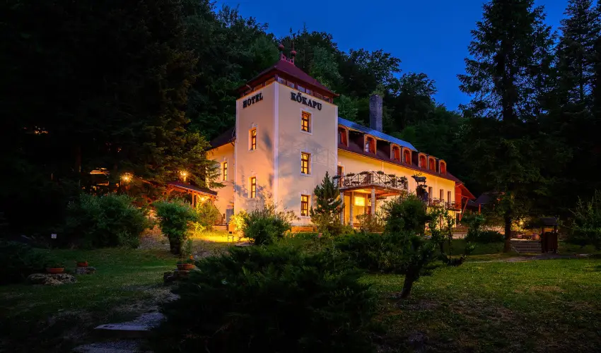 Kkapu Vadszkastly s Hotel & Apartments Nagyhuta - Pnksd (min. 2 j)