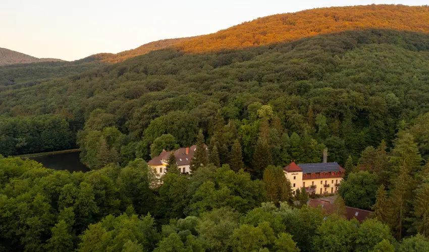 Kkapu Vadszkastly s Hotel & Apartments Nagyhuta - Pnksd (min. 2 j)