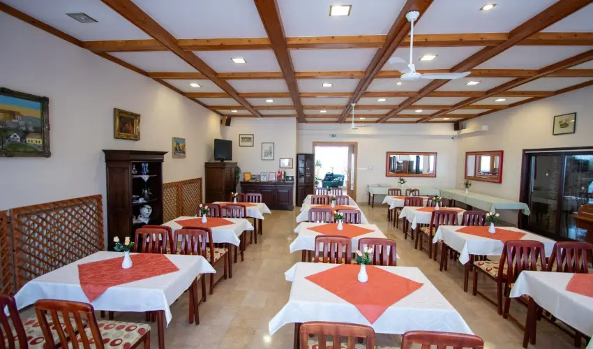 Komfort Hotel Platn Harkny - Pnksd 