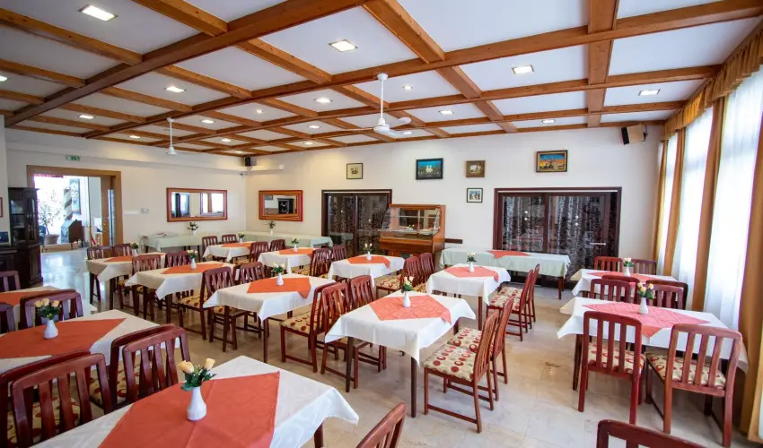 Komfort Hotel Platn Harkny - Pnksd 