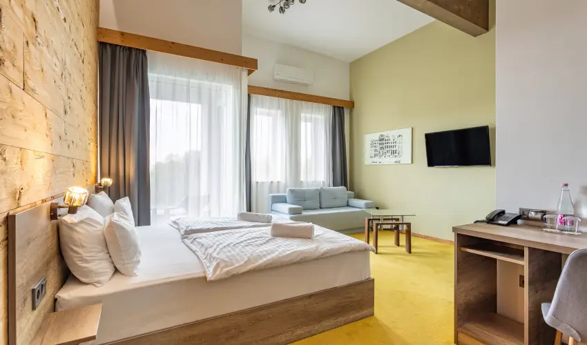 Krist�ly Hotel Konferencia & Wellness Ajka - P�nk�sd (min. 2 �j)