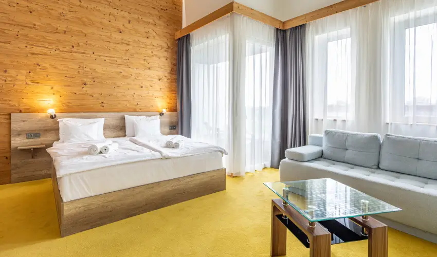 Krist�ly Hotel Konferencia & Wellness Ajka - P�nk�sd (min. 2 �j)