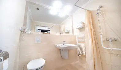 Kristly Imperial Hotel Tata