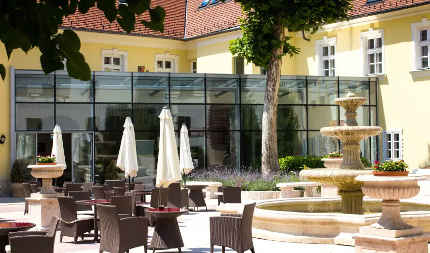 Kristly Imperial Hotel Tata - Pnksd