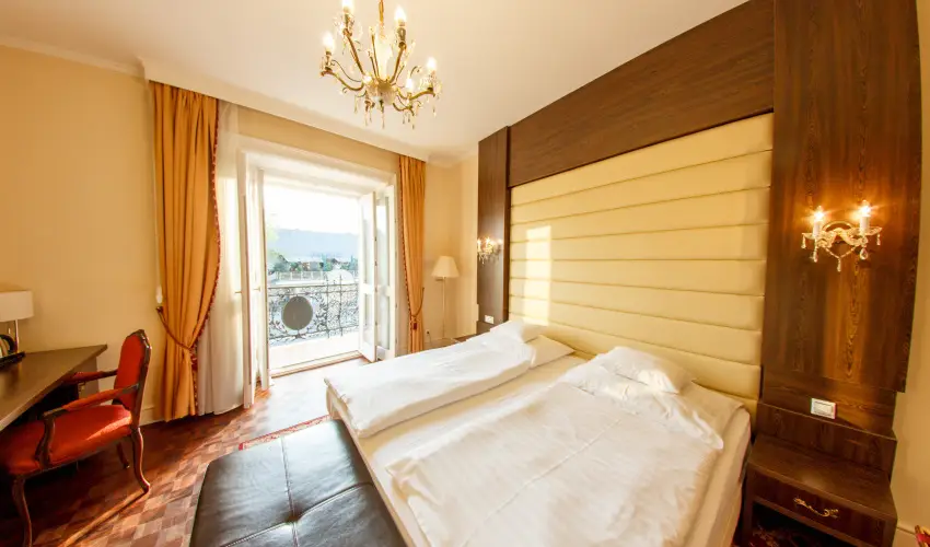 Kristly Imperial Hotel Tata - Pnksd