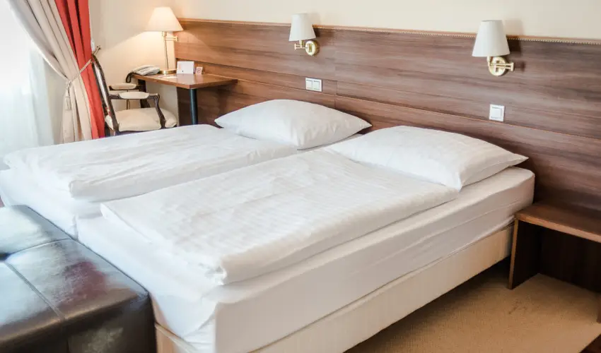 Kristly Imperial Hotel Tata - Pnksd