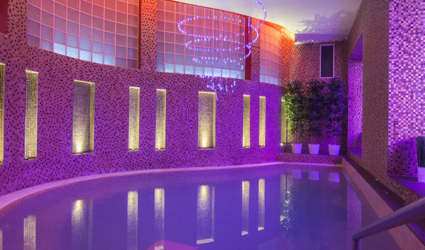 Kristly Imperial Hotel Tata - Pnksd