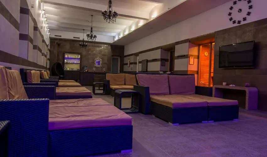 Kristly Imperial Hotel Tata - Pnksd