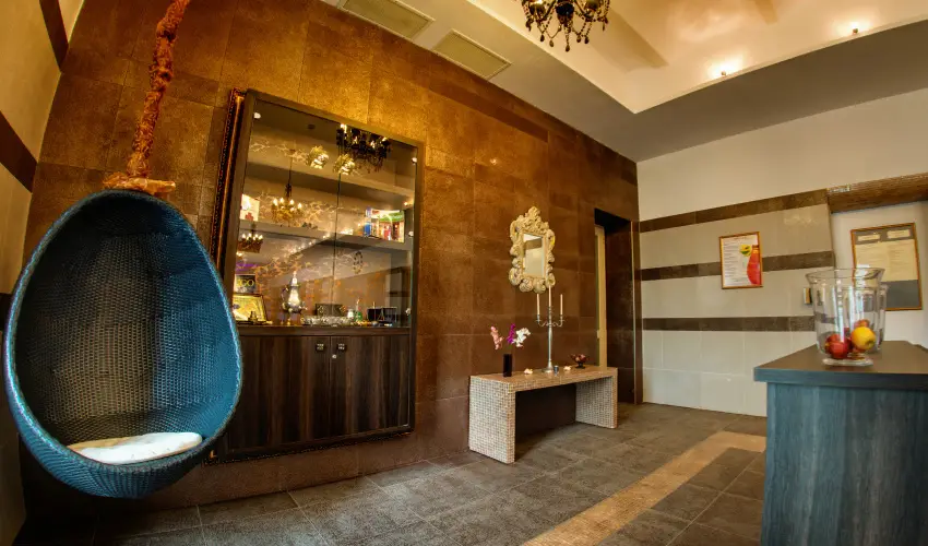 Kristly Imperial Hotel Tata - Pnksd