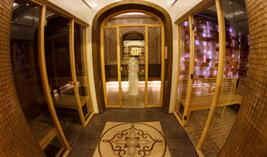 Kristly Imperial Hotel Tata - Pnksd