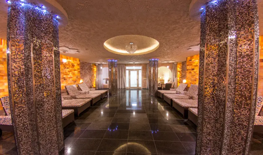 Kristly Imperial Hotel Tata - Pnksd