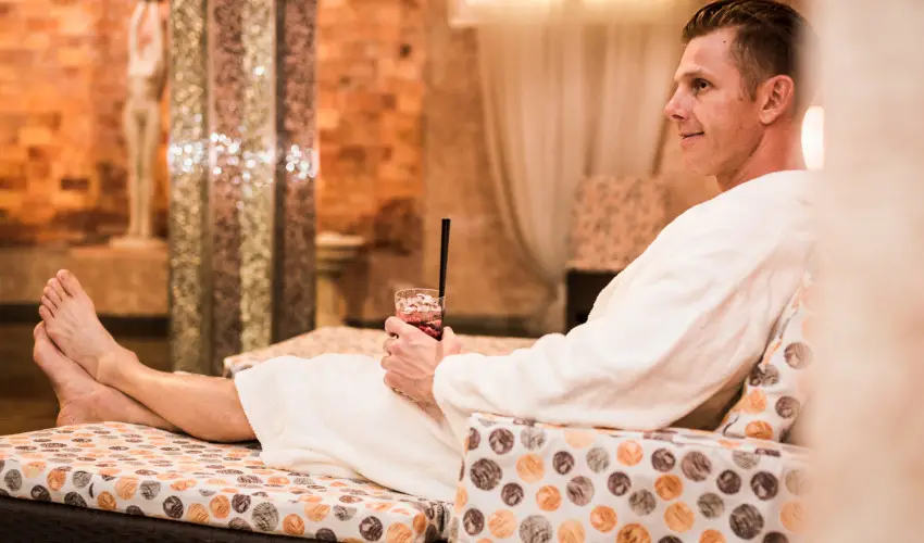 Kristly Imperial Hotel Tata - Pnksd