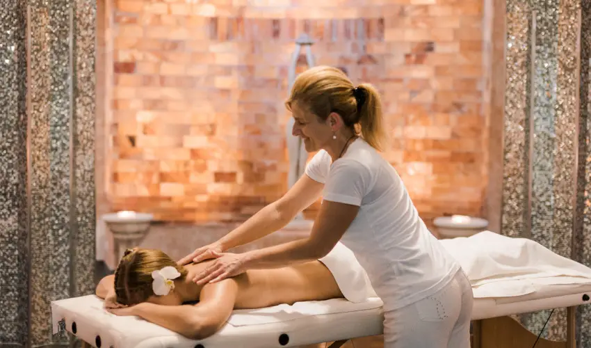 Kristly Imperial Hotel Tata - Pnksd