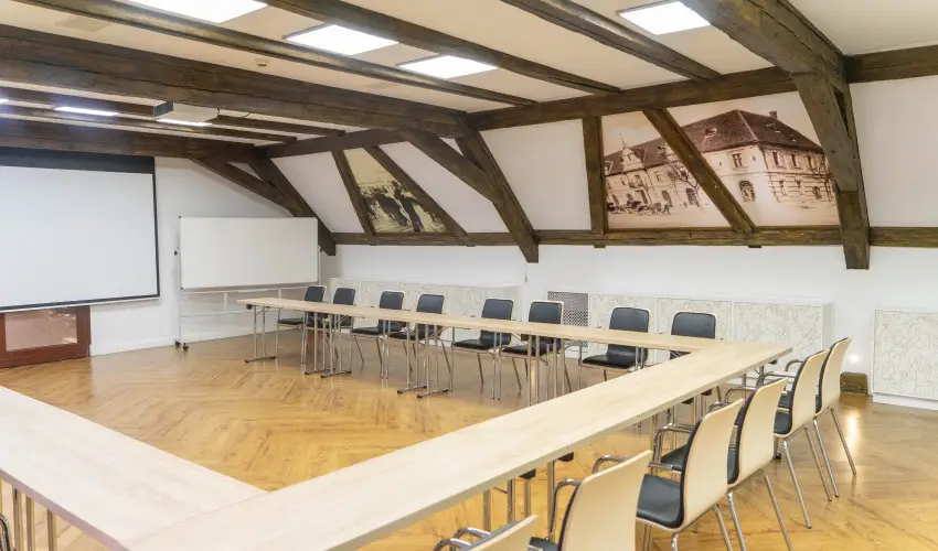 Kristly Imperial Hotel Tata - Pnksd