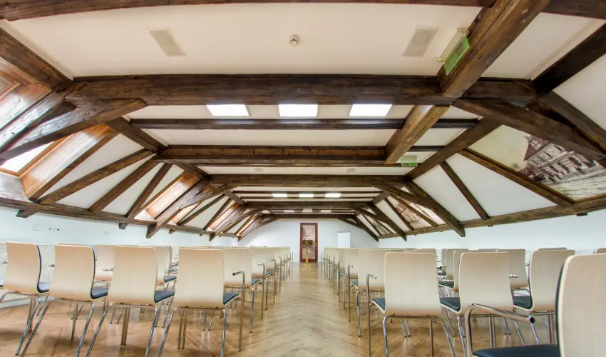 Kristly Imperial Hotel Tata - Pnksd