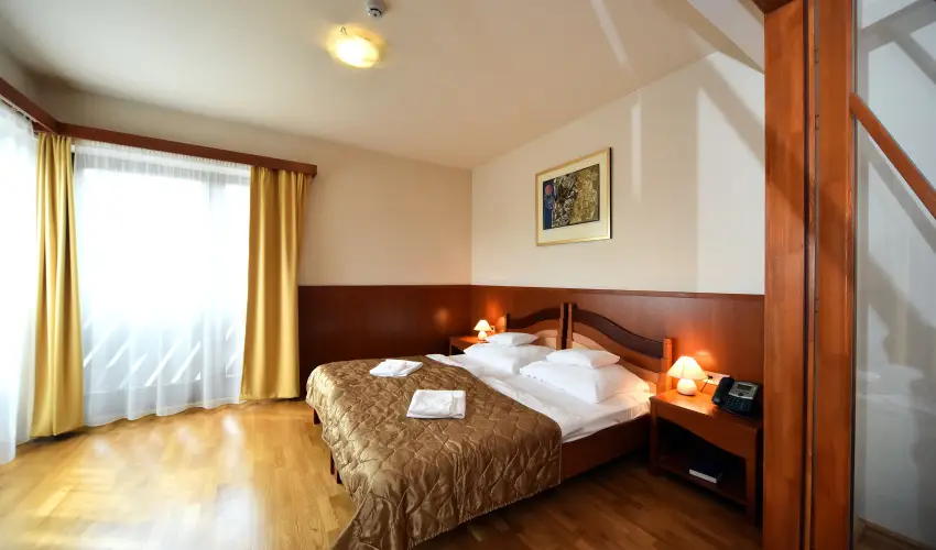 Hotel Kumnia Kisjszlls - Pnksd