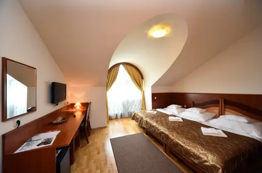 Hotel Kumnia - Pnksd