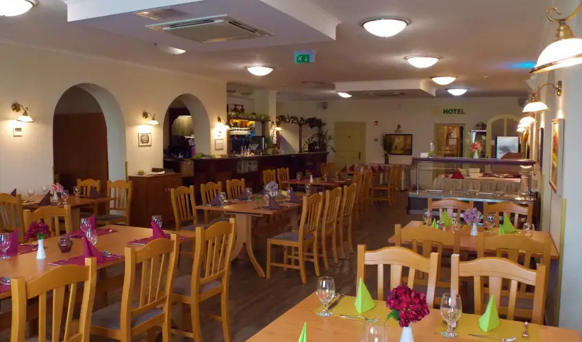 Land-Plan Hotel & Restaurant T�lt�stava - P�nk�sd 