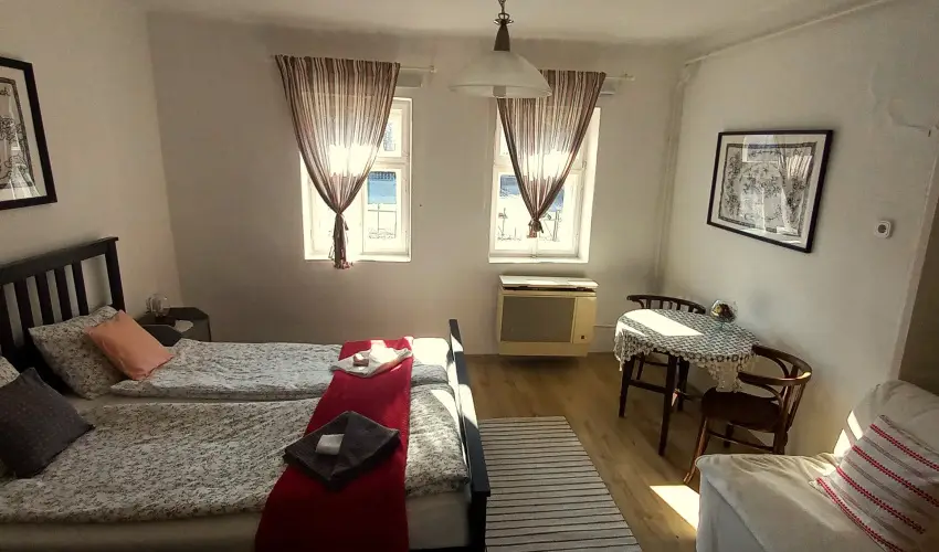 Lank�s Vend�gh�z Holl�k� - P�nk�sd