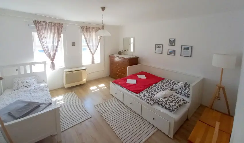 Lank�s Vend�gh�z Holl�k� - P�nk�sd