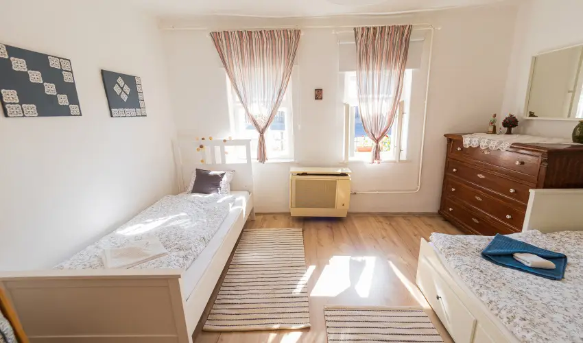 Lank�s Vend�gh�z Holl�k� - P�nk�sd