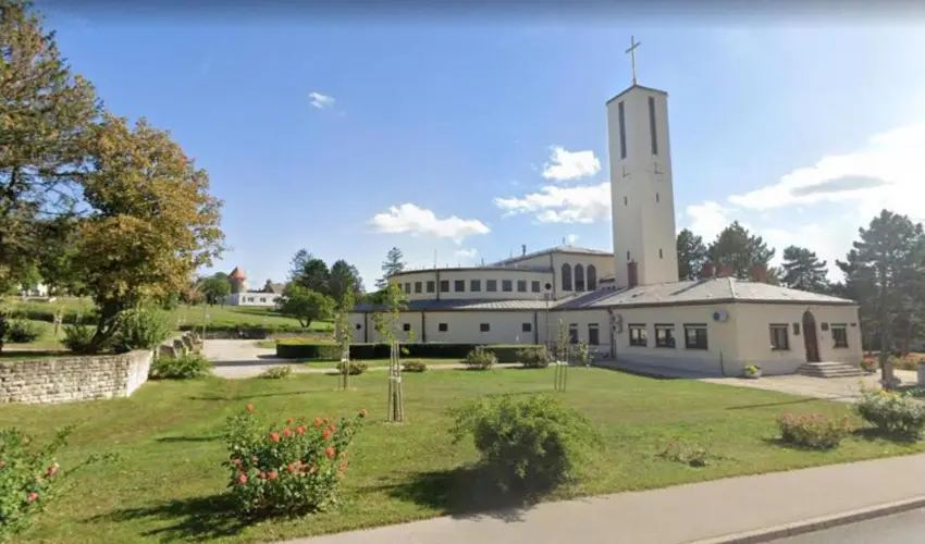 Lencs�s Apartmanh�z Apartmanok Sopron - P�nk�sd