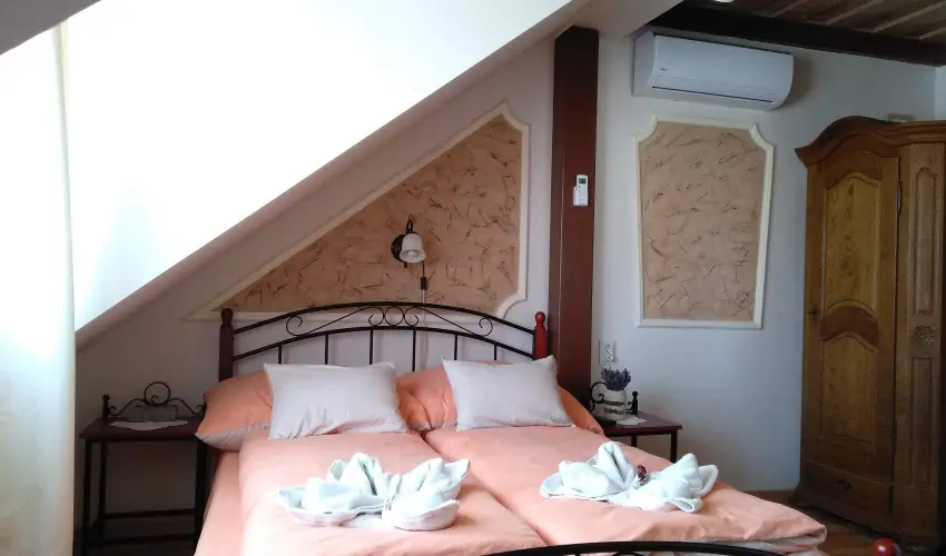 Margar�ta Panzi� S�rospatak - P�nk�sd (min. 2 �j)