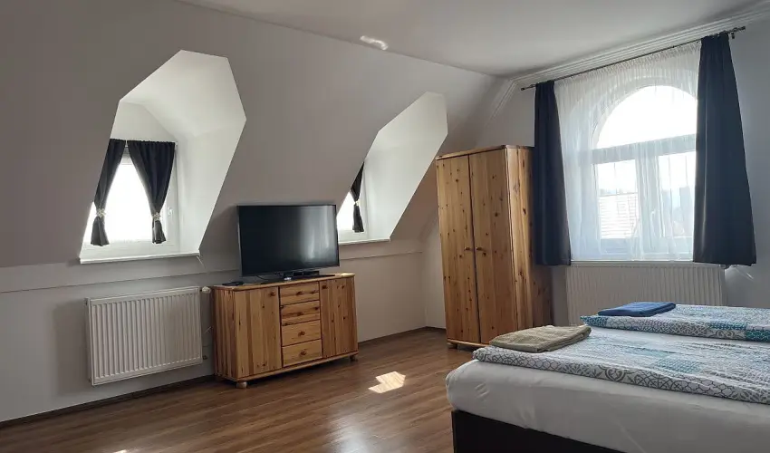 M�rk�i Vend�gh�z - kapu a Bakonyra M�rk� - P�nk�sd (min. 2 �j)