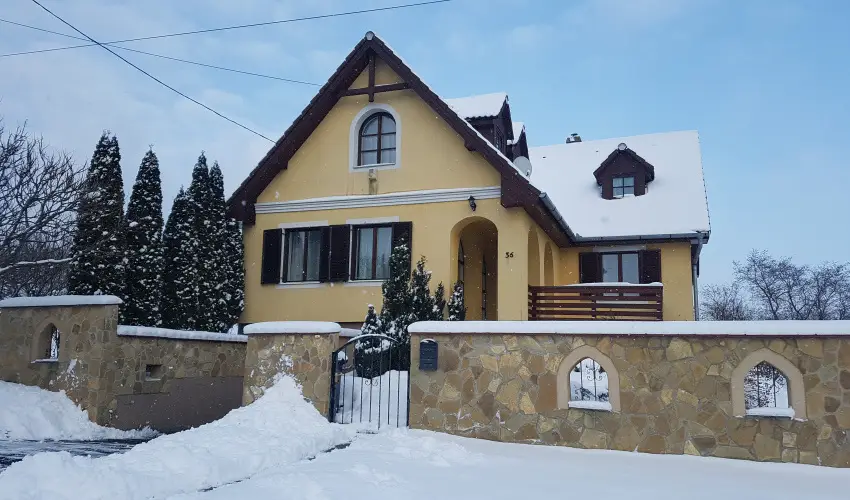 M�rk�i Vend�gh�z - kapu a Bakonyra M�rk� - P�nk�sd (min. 2 �j)