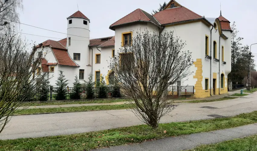 Meller Kastly Villa Csurg - Pnksd (min. 2 j)