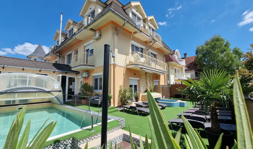 Napsug�r Apartmanh�z Si�fok - P�nk�sd (min. 2 �j)